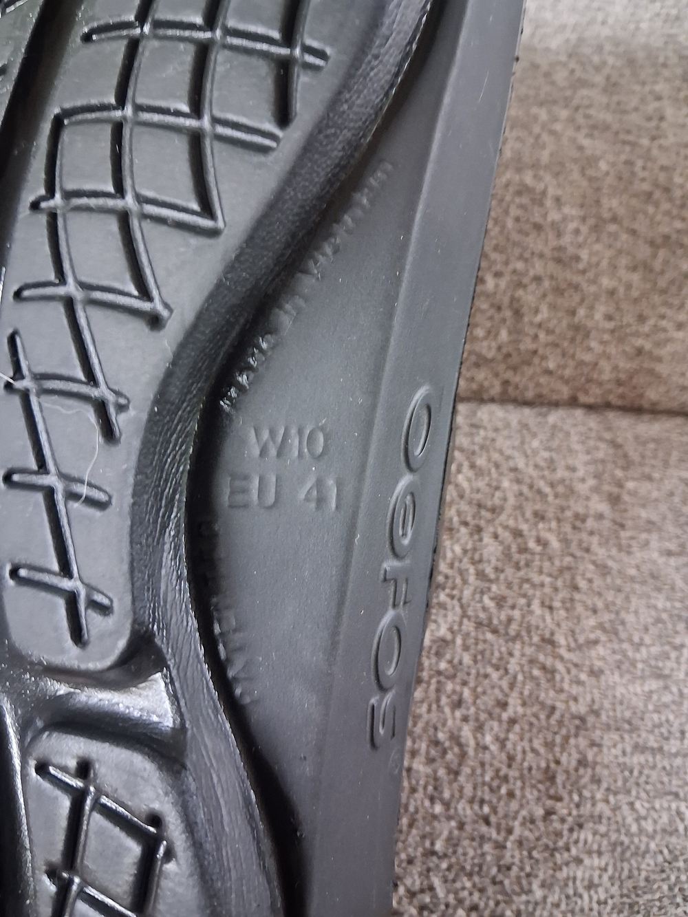 OOFOS Black Recovery Thong Sandals - Picture 5 of 5